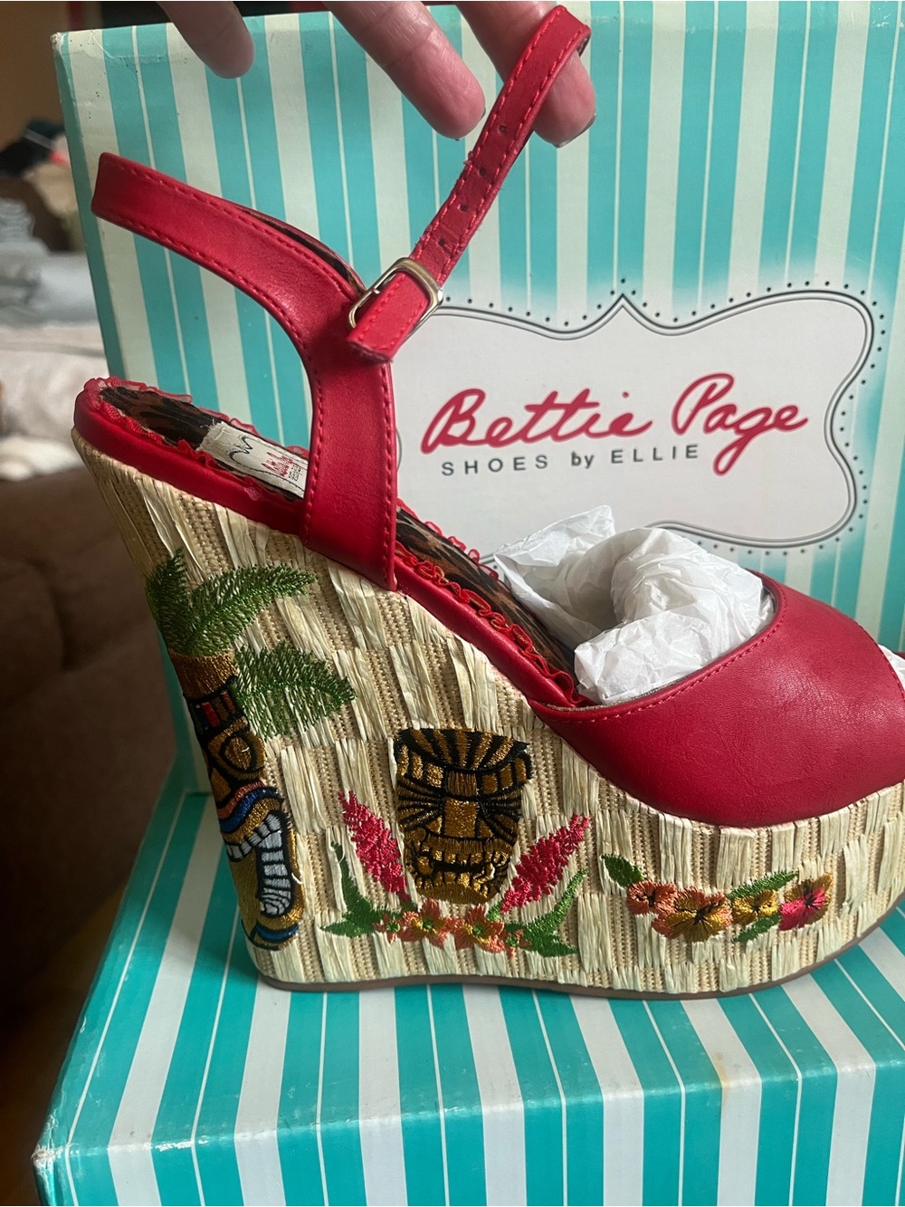 Bettie Page enchanted tiki platforms sz 9 - Picture 8 of 11